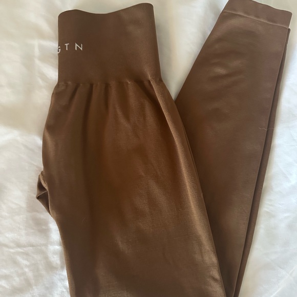 NVGTN Caramel Solid Seamless Leggings - Picture 3 of 4